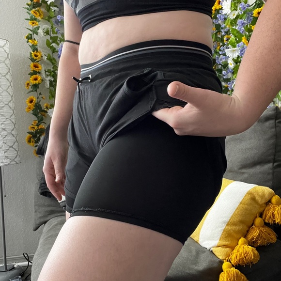 Shorts - Picture 3 of 3